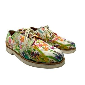 Handmade lace ups flowers and hummingbirds size 11